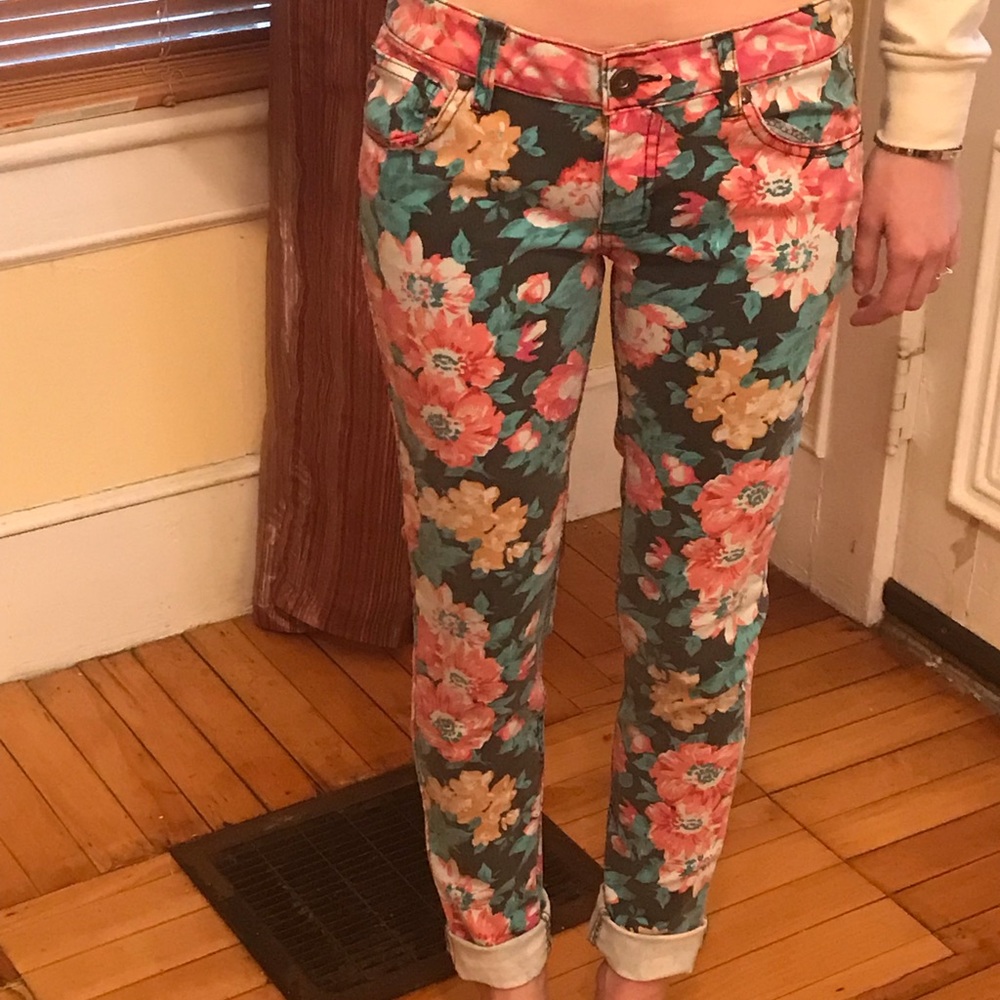 Floral Straight Skinny Jeans.  Size 5